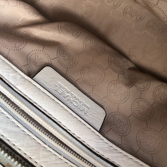 Attractive White Michael Kors Tote - Picture 10 of 10